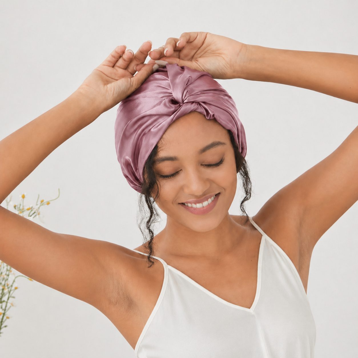 Vrouw met een zijden bonnet in de ochtend